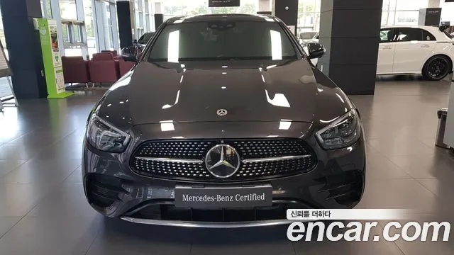 Mercedes-Benz E-Class — Фото автомобиля 3