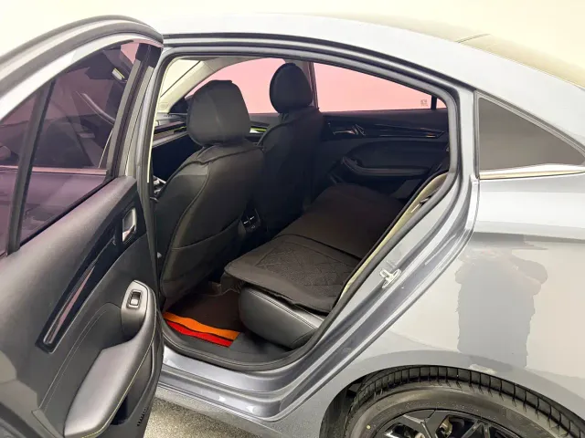 Roewe i5 — Фото автомобиля 6