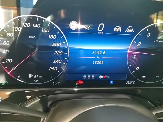 Mercedes-Benz E-Class — Фото автомобиля 16