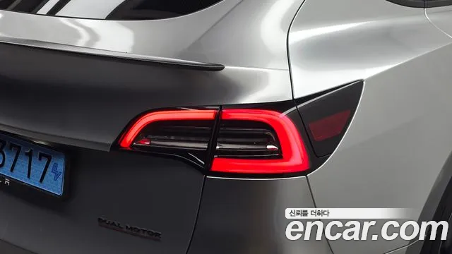 Tesla Model Y — Фото автомобиля 8