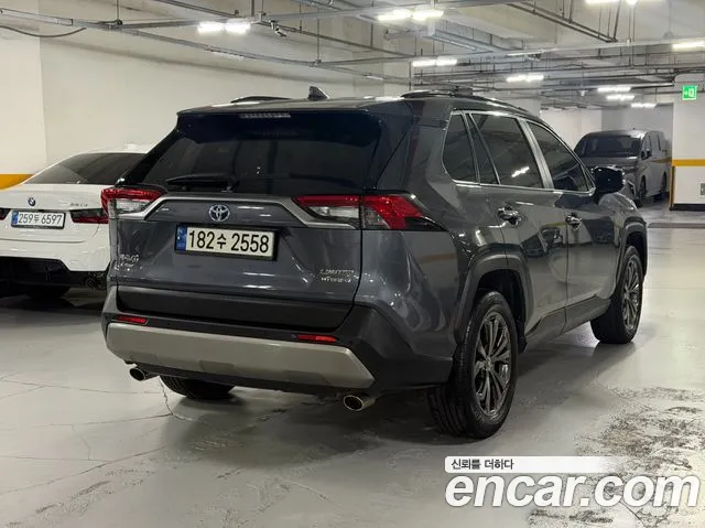 Toyota RAV4 — Фото автомобиля 4
