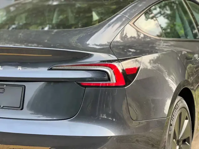 Tesla Model 3 — Фото автомобиля 20