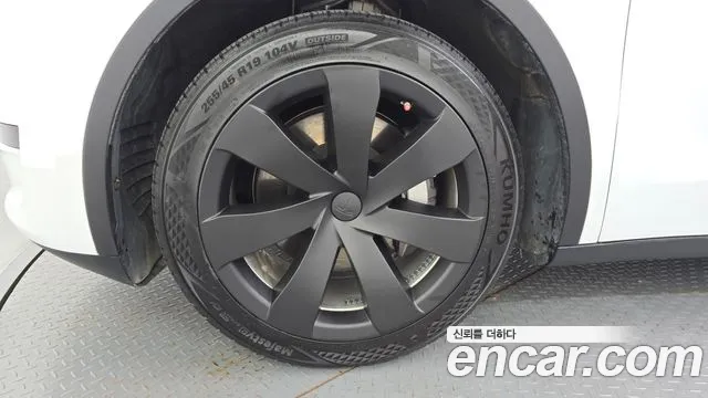 Tesla Model Y — Фото автомобиля 5