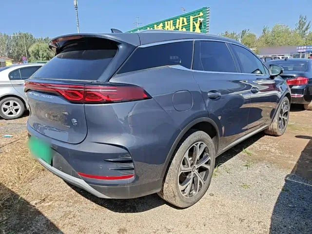 BYD Tang — Фото автомобиля 6