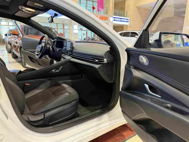 Hyundai Elantra — Фото автомобиля 9