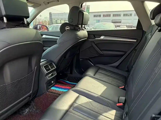 Audi Q5L — Фото автомобиля 5
