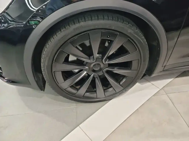 Tesla Model X — Фото автомобиля 24