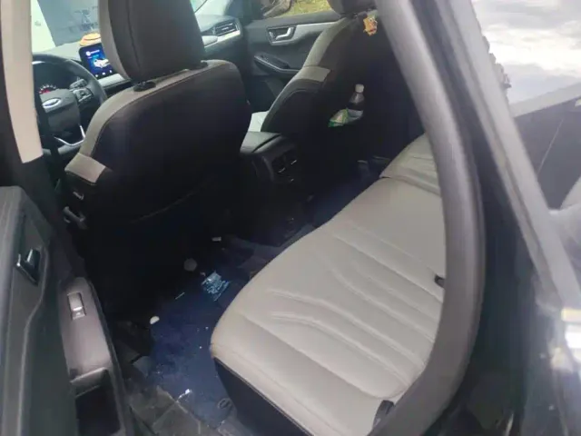 Ford Escape — Фото автомобиля 11