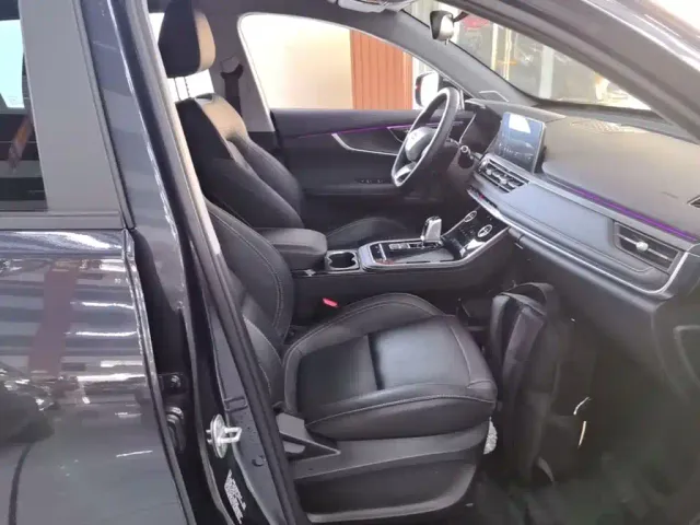 Chery Tiggo 8 — Фото автомобиля 24