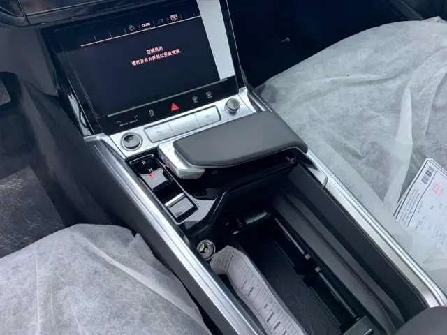 Audi e-tron — Фото автомобиля 24