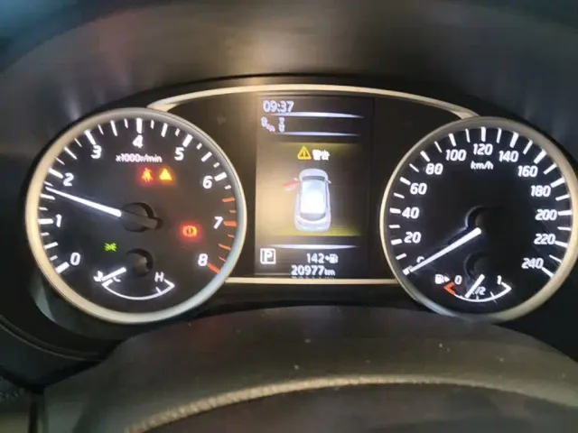 Nissan Tiida — Фото автомобиля 11