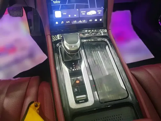 Hongqi H5 — Фото автомобиля 5