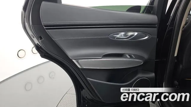 Genesis GV70 — Фото автомобиля 14
