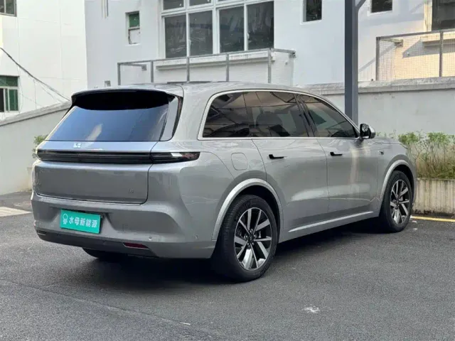 Li Auto L8 — Фото автомобиля 11