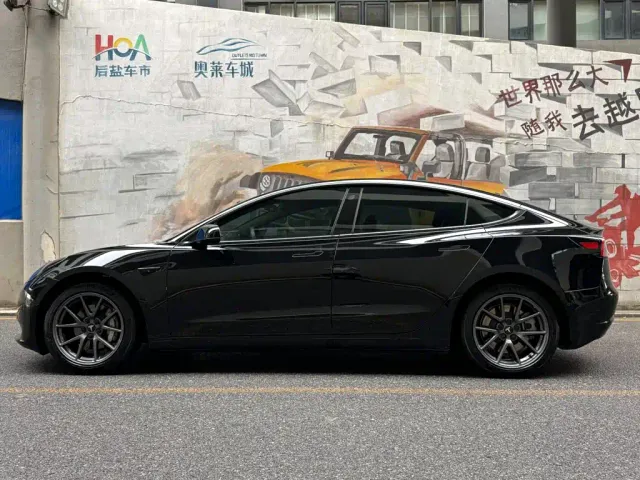 Tesla Model 3 — Фото автомобиля 3