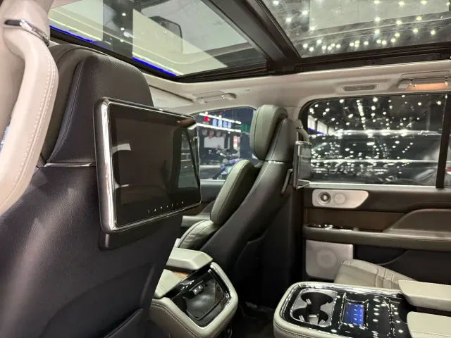 Lincoln Navigator — Фото автомобиля 6
