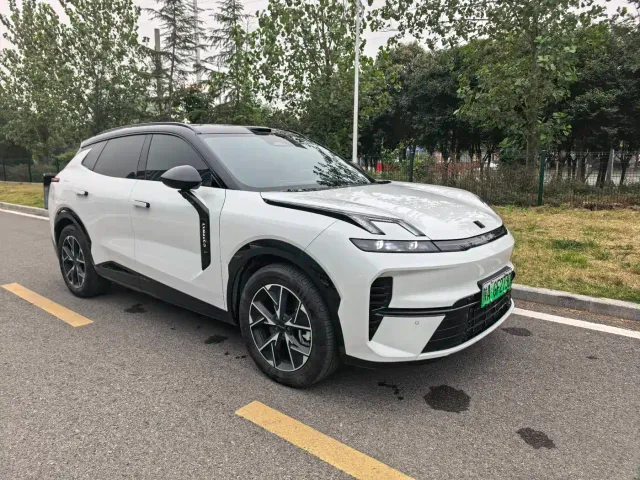 Lynk & Co 08 EM-P — Фото автомобиля 3