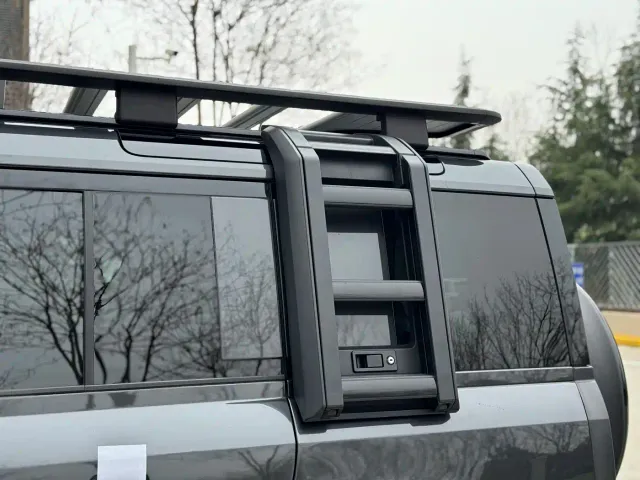 Land Rover Defender — Фото автомобиля 16