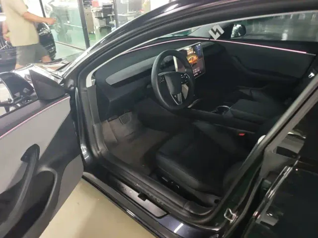 Tesla Model 3 — Фото автомобиля 11
