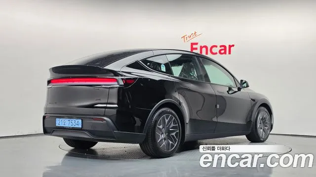 Tesla Model Y — Фото автомобиля 2