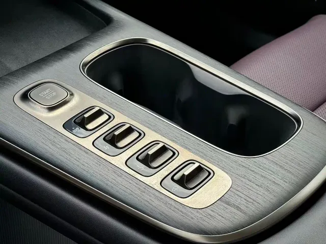 Xiaomi SU7 — Фото автомобиля 12