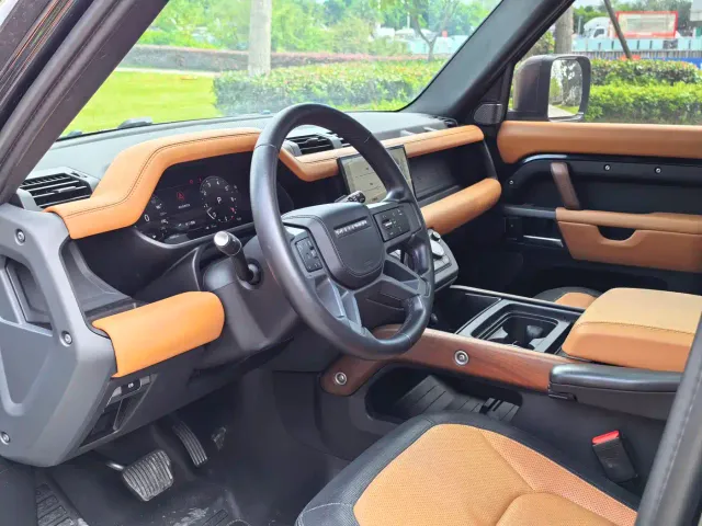 Land Rover Defender — Фото автомобиля 5