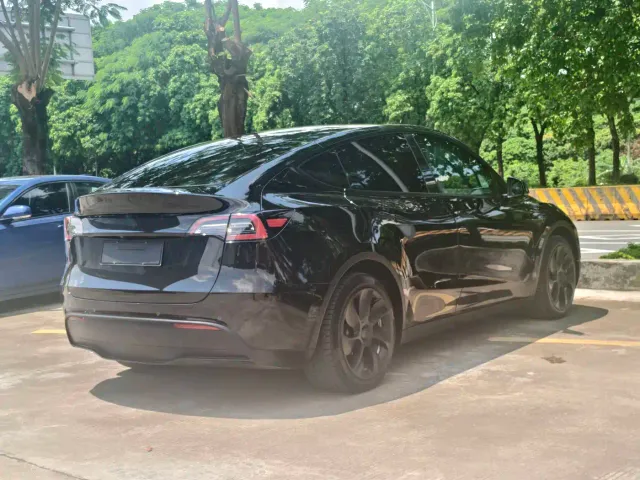 Tesla Model Y — Фото автомобиля 10
