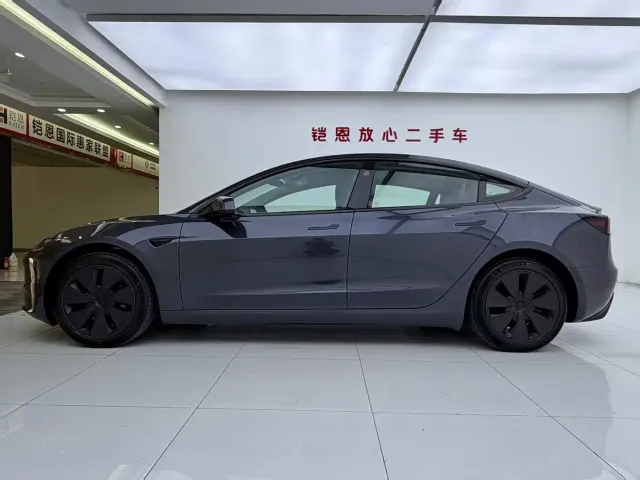 Tesla Model 3 — Фото автомобиля 8