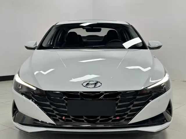 Hyundai Elantra — Фото автомобиля 2