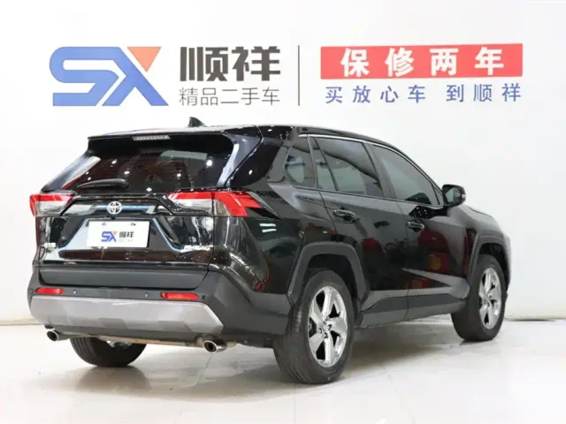 Toyota RAV4 — Фото автомобиля 4