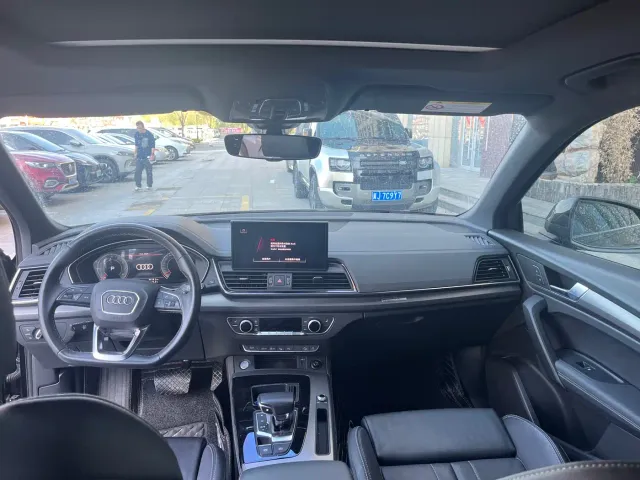 Audi Q5L — Фото автомобиля 11
