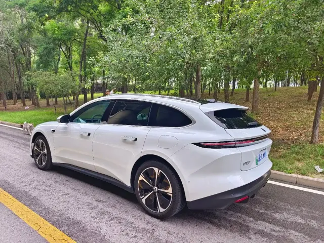 Nio ET5 Touring — Фото автомобиля 3