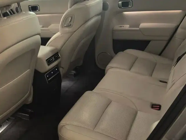 Li Auto L7 — Фото автомобиля 11