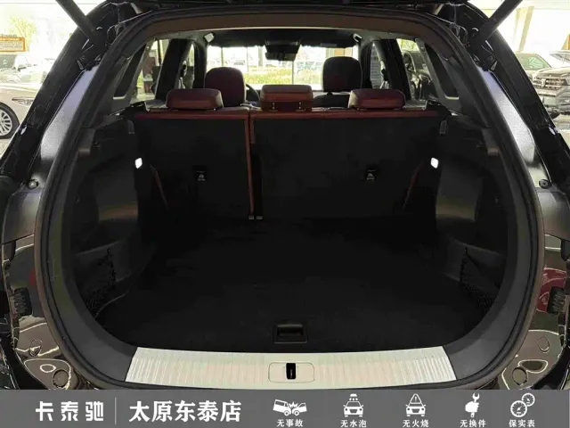Hongqi HS5 — Фото автомобиля 13