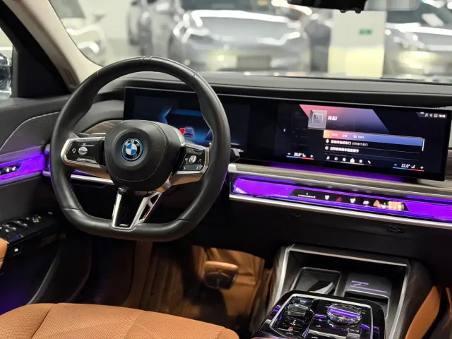 BMW i7 — Фото автомобиля 3