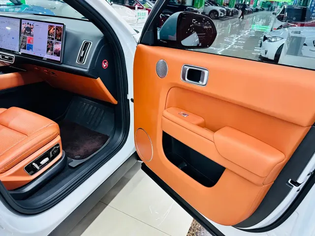 Li Auto L7 — Фото автомобиля 15