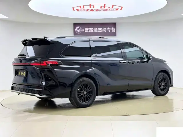 Toyota Sienna — Фото автомобиля 9