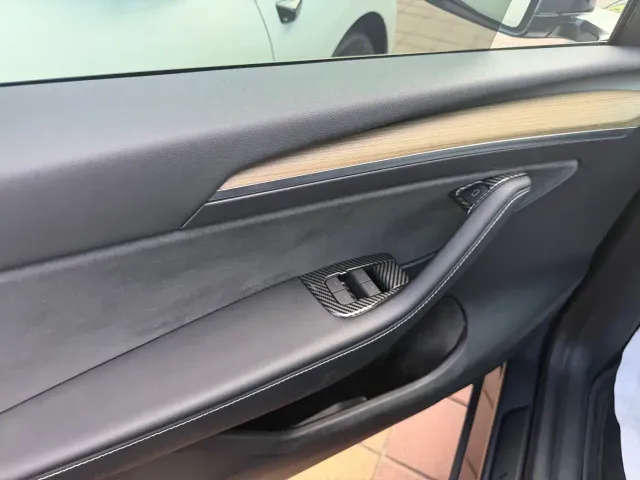 Tesla Model Y — Фото автомобиля 4