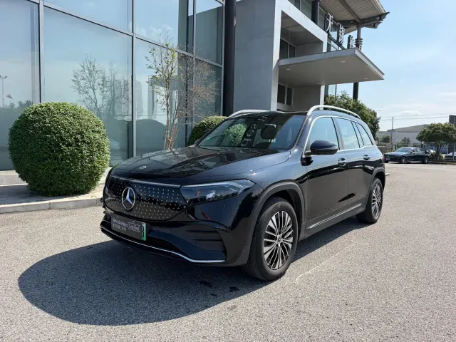 Фотография автомобиля — Mercedes-Benz EQB