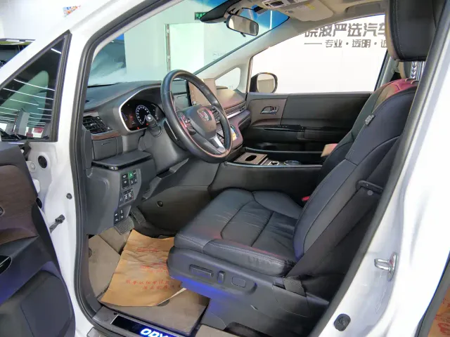 Honda Odyssey — Фото автомобиля 9