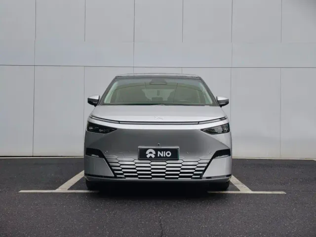 Xpeng X9 — Фото автомобиля 2