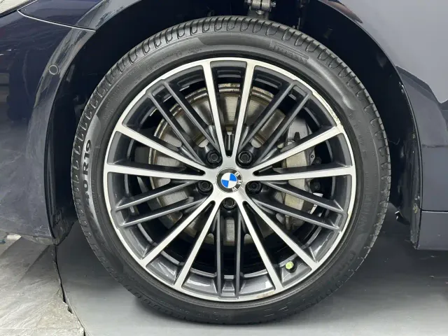 BMW 5 Series — Фото автомобиля 23