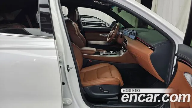 Genesis GV70 — Фото автомобиля 16