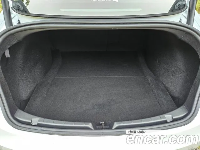 Tesla Model 3 — Фото автомобиля 19