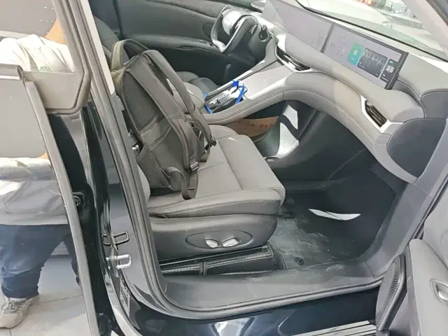 IM Motors LS6 — Фото автомобиля 24