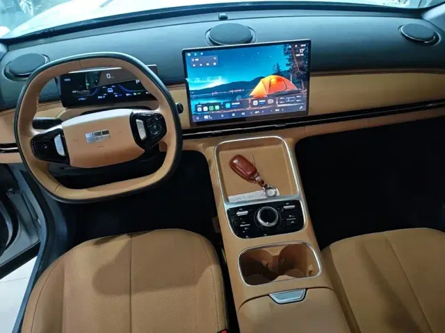 Geely Galaxy Starship 7 EM-i — Фото автомобиля 9