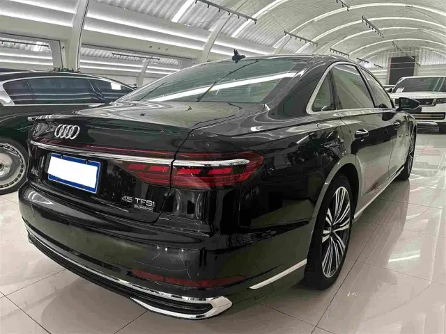 Audi A8 — Фото автомобиля 18