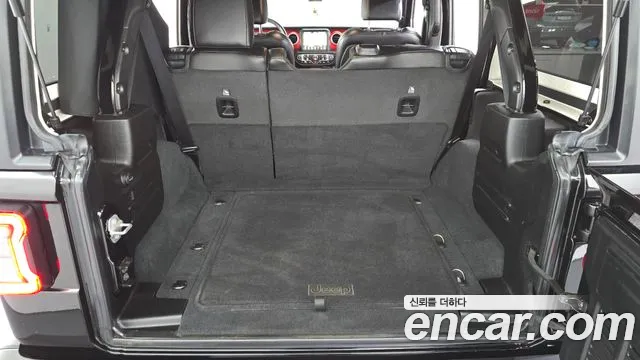 Jeep Wrangler — Фото автомобиля 16