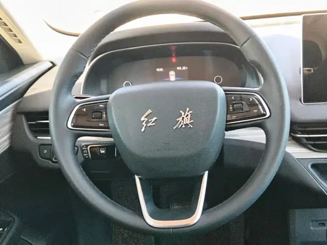 Hongqi E-QM5 — Фото автомобиля 15