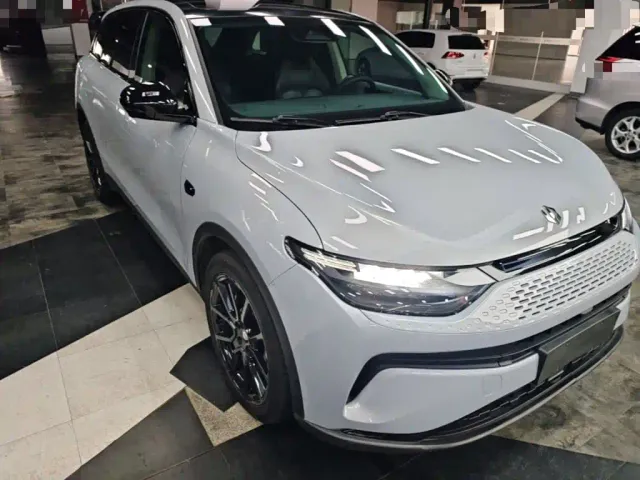 Leapmotor C11 — Фото автомобиля 3